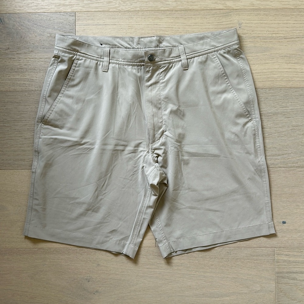 Men’s FootJoy khaki golf shorts